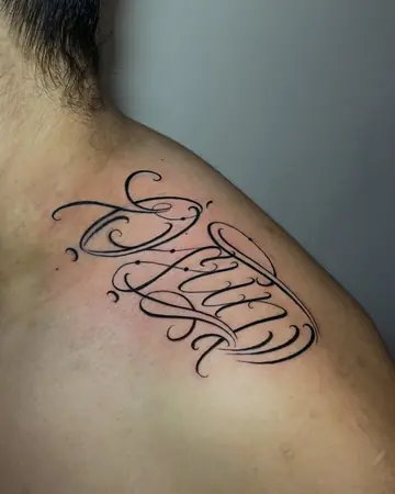 Ombro com uma palavra em script fino e floreado